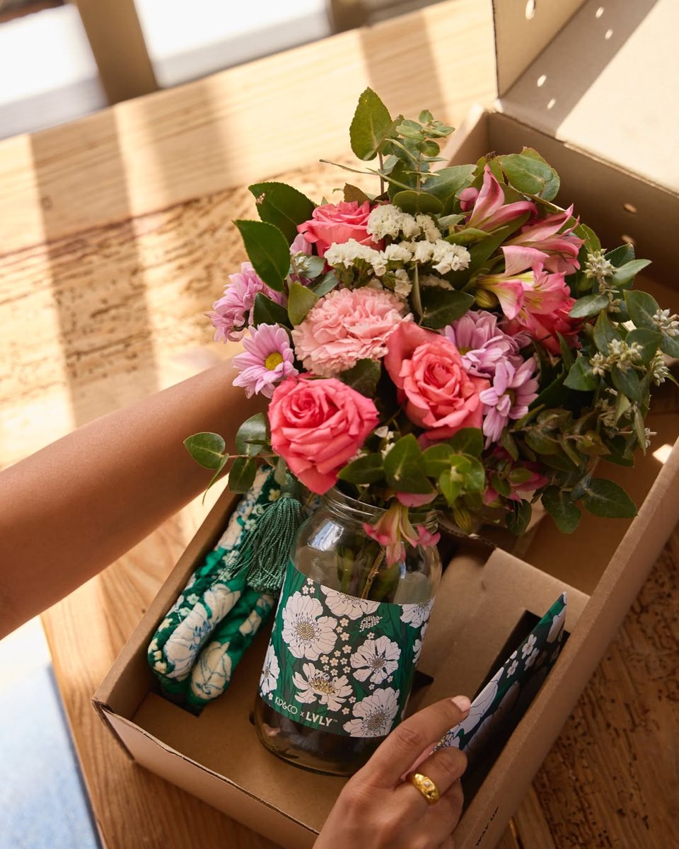 LVLY custom branded box with flowers